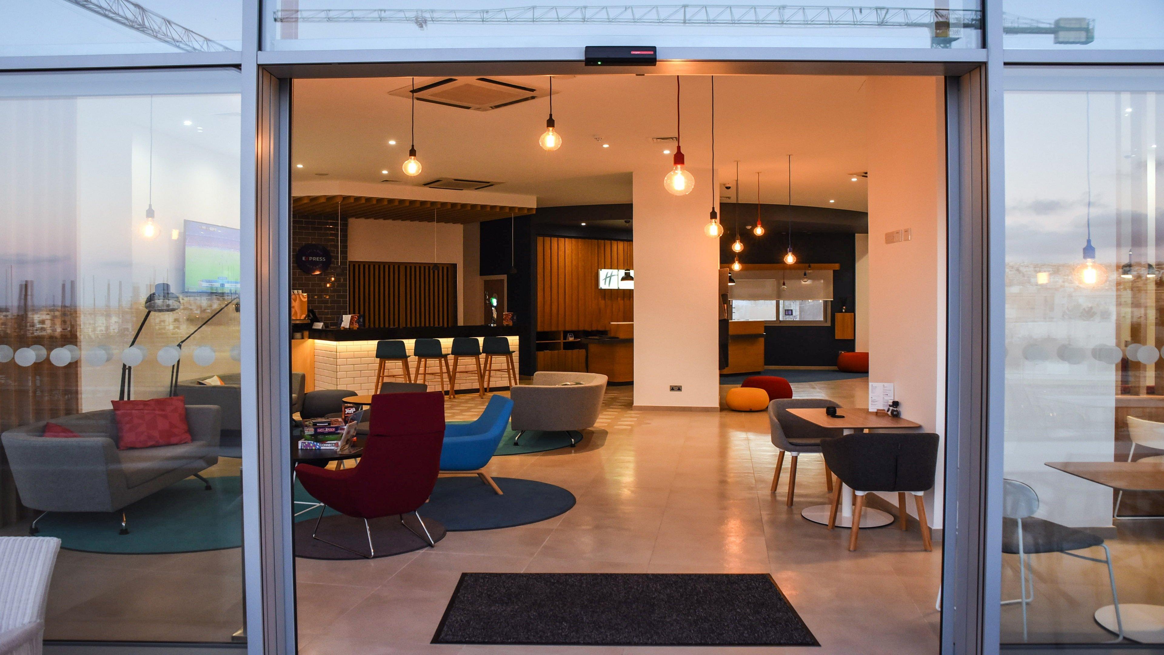 Holiday Inn Express - Malta By Ihg Saint Julian's Εξωτερικό φωτογραφία