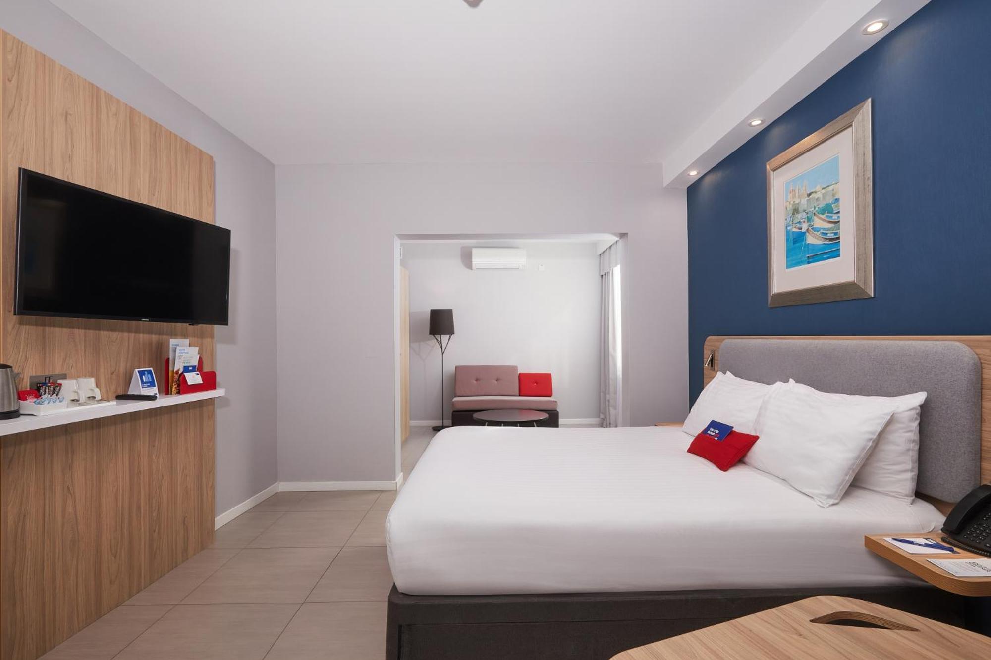 Holiday Inn Express - Malta By Ihg Saint Julian's Εξωτερικό φωτογραφία