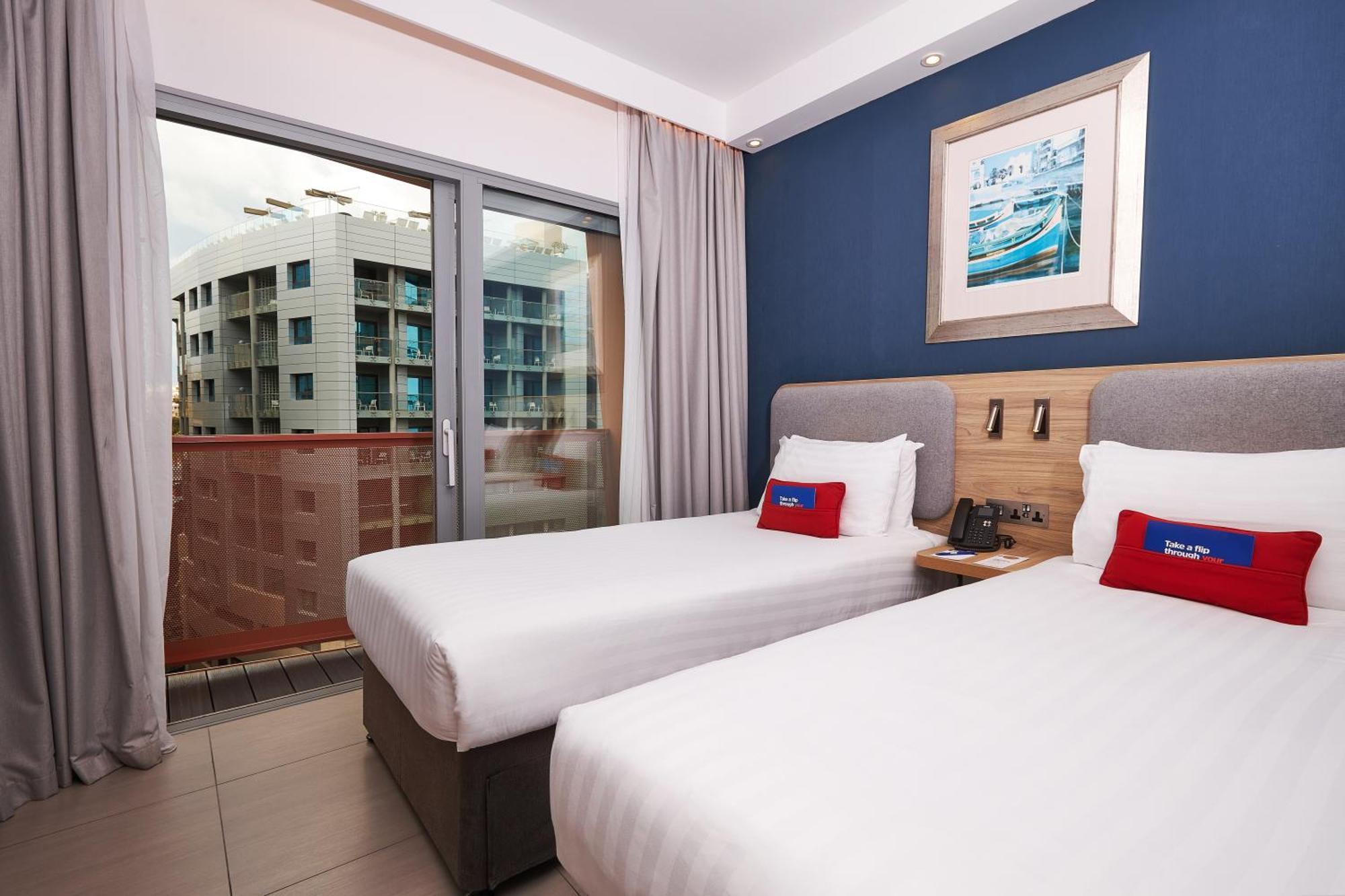 Holiday Inn Express - Malta By Ihg Saint Julian's Εξωτερικό φωτογραφία