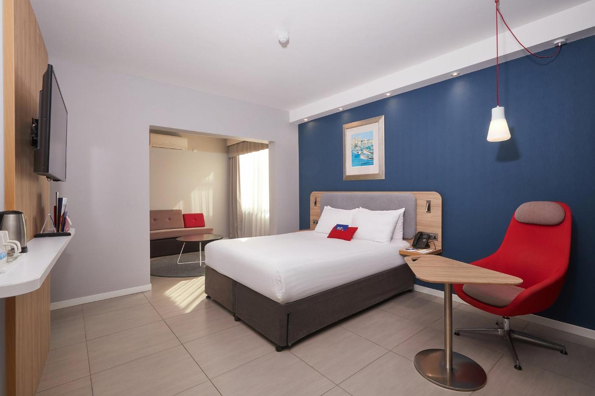 Holiday Inn Express - Malta By Ihg Saint Julian's Εξωτερικό φωτογραφία