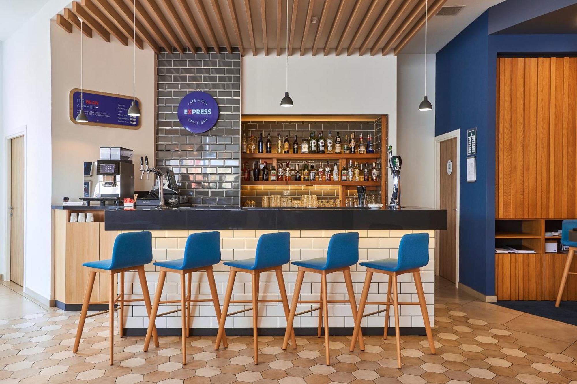 Holiday Inn Express - Malta By Ihg Saint Julian's Εξωτερικό φωτογραφία