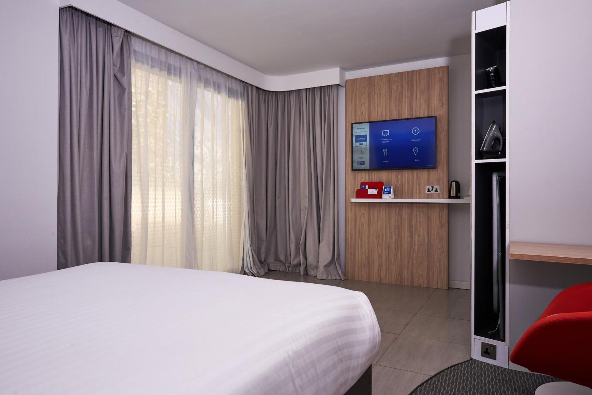 Holiday Inn Express - Malta By Ihg Saint Julian's Εξωτερικό φωτογραφία